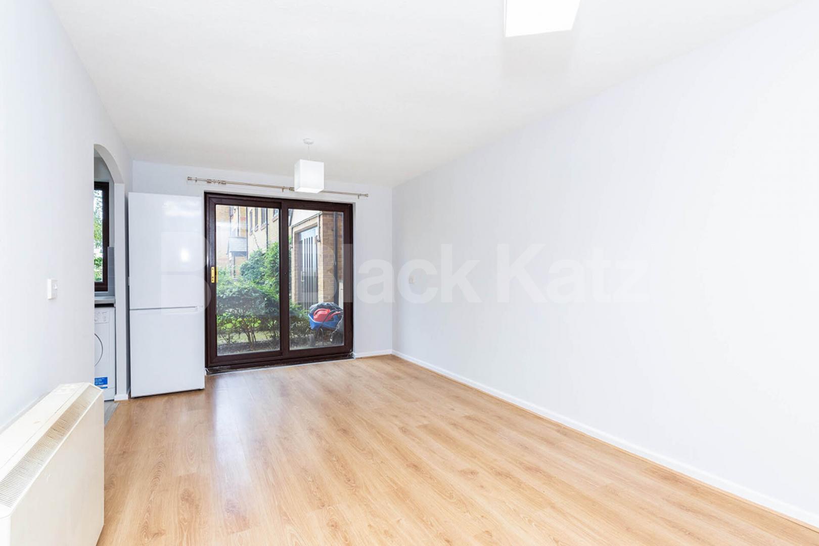 Canal Side 2 bedroom property with direct access to communal garden  Riverside Close, Lee Vally Park / Upper Clapton